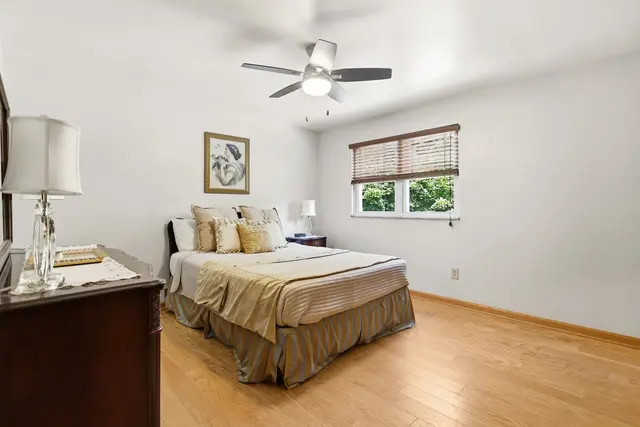 102 Lansdale COURT gallery image 14