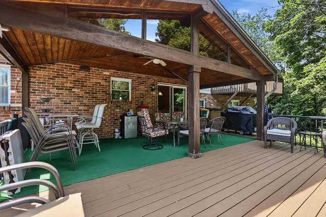 102 Lansdale COURT gallery image 18