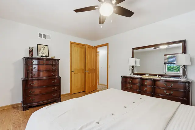 102 Lansdale COURT gallery image 20