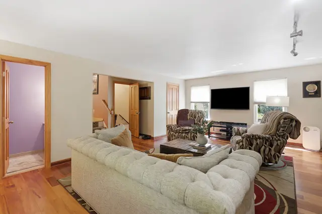 102 Lansdale COURT gallery image 21
