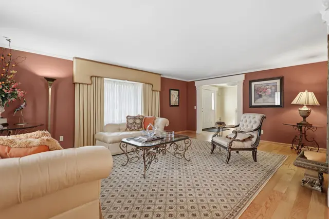 102 Lansdale COURT gallery image 22