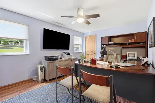 102 Lansdale COURT gallery image 25