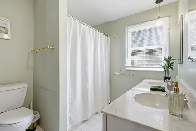 102 Lansdale COURT gallery image 27