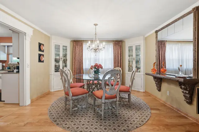 102 Lansdale COURT gallery image 30