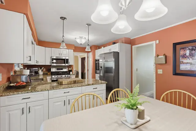 102 Lansdale COURT gallery image 31