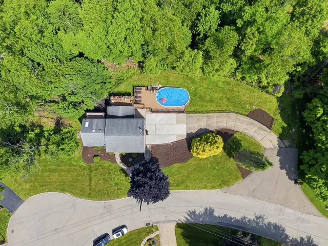 102 Lansdale COURT gallery image 37