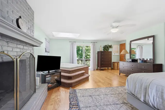 102 Lansdale COURT gallery image 41