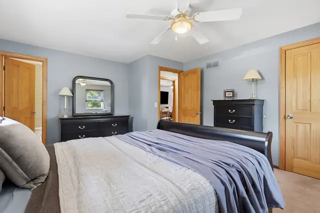102 Lansdale COURT gallery image 43