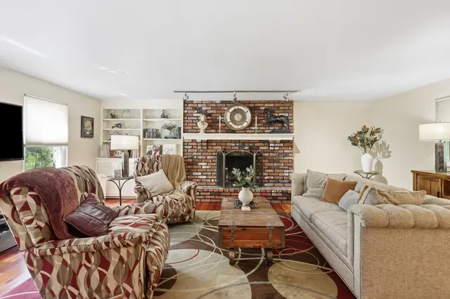 102 Lansdale COURT gallery image 44