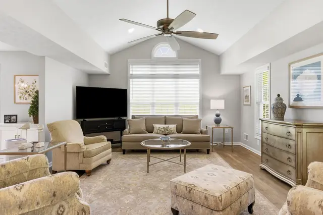 102 Lex LANE gallery image 9