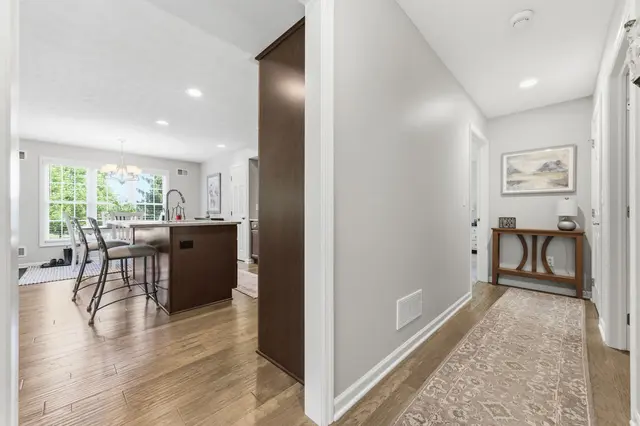 102 Lex LANE gallery image 17