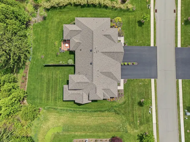 102 Lex LANE gallery image 33