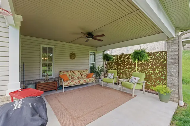 102 Lex LANE gallery image 36