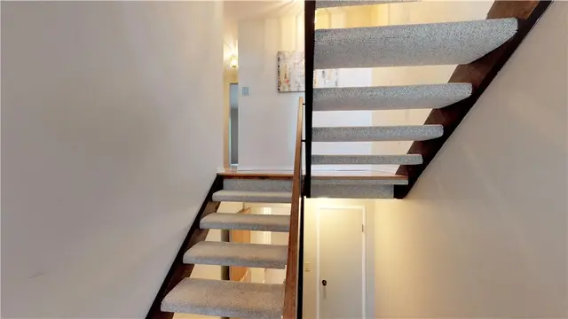 102 Locust Court gallery image 2