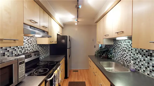 102 Locust Court gallery image 3
