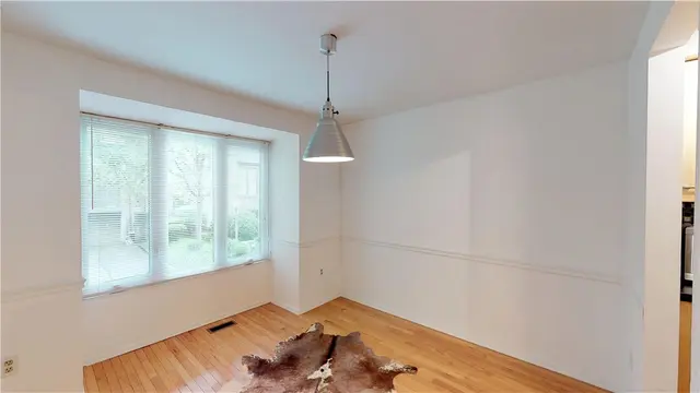 102 Locust Court gallery image 6