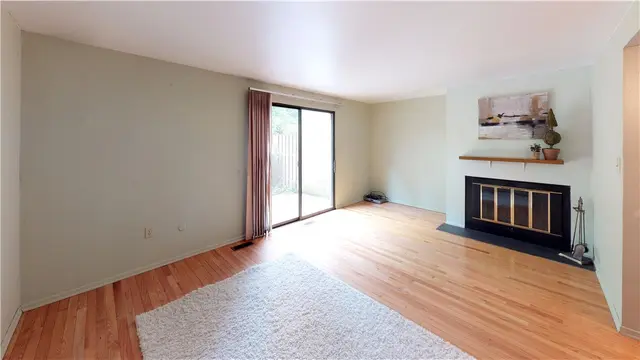 102 Locust Court gallery image 8
