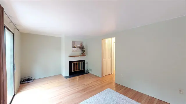 102 Locust Court gallery image 9