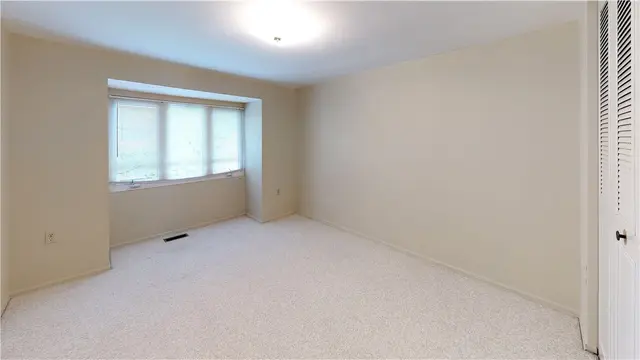 102 Locust Court gallery image 11
