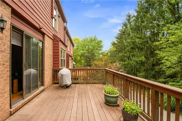 102 Sewickley Heights Dr gallery image 9