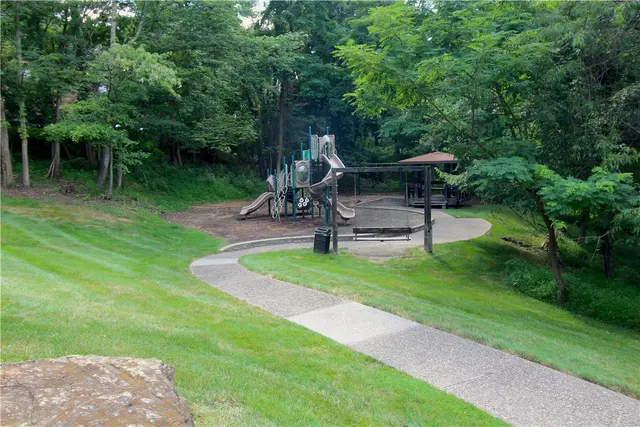 102 Trailside Dr gallery image 5