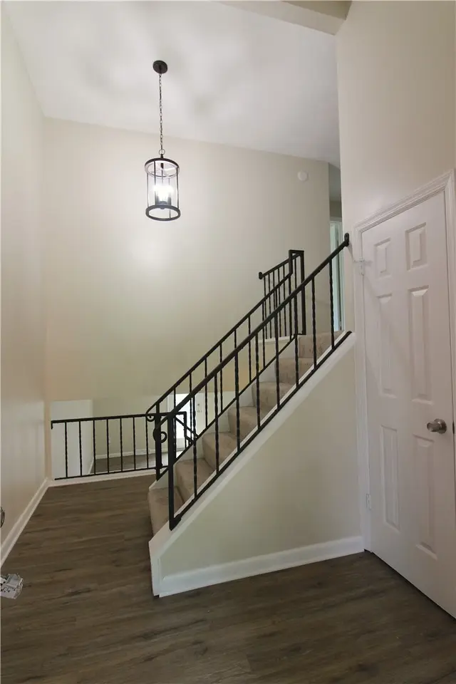 102 Trailside Dr gallery image 9