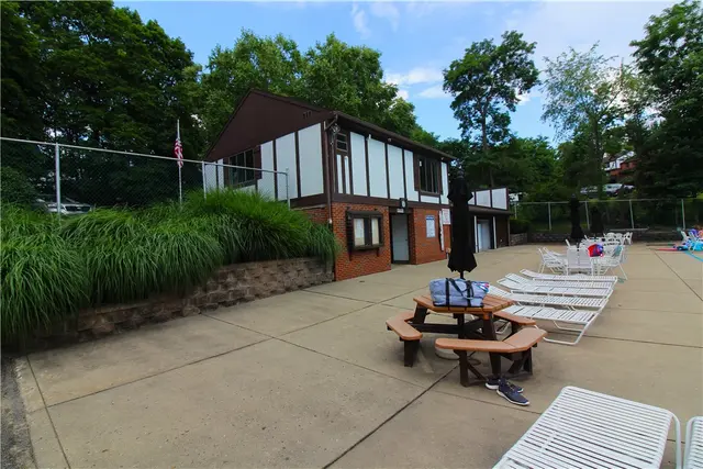 102 Trailside Dr gallery image 36