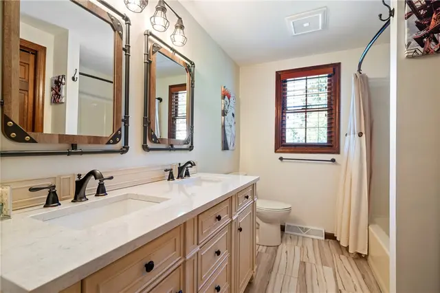 10207 Country Manor Ln gallery image 5