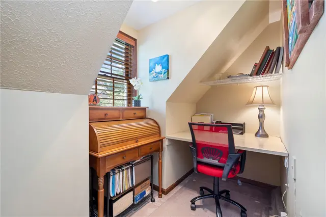 10207 Country Manor Ln gallery image 9