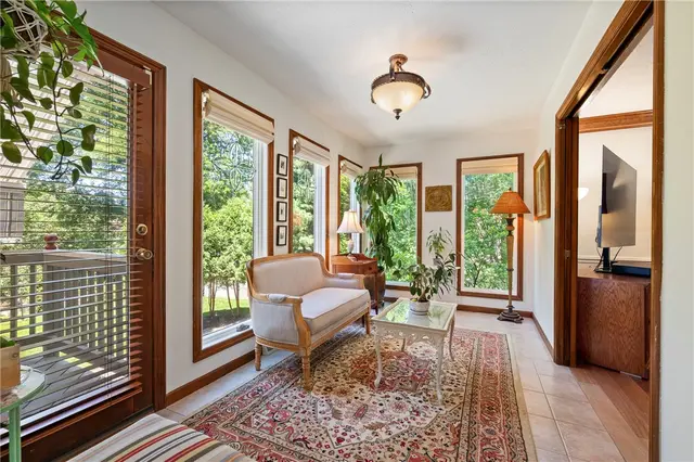 10207 Country Manor Ln gallery image 15