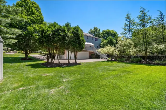 10207 Country Manor Ln gallery image 20