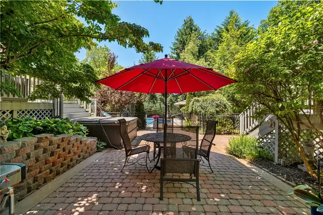 10207 Country Manor Ln gallery image 24