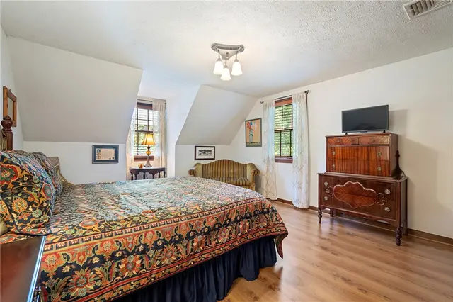 10207 Country Manor Ln gallery image 32