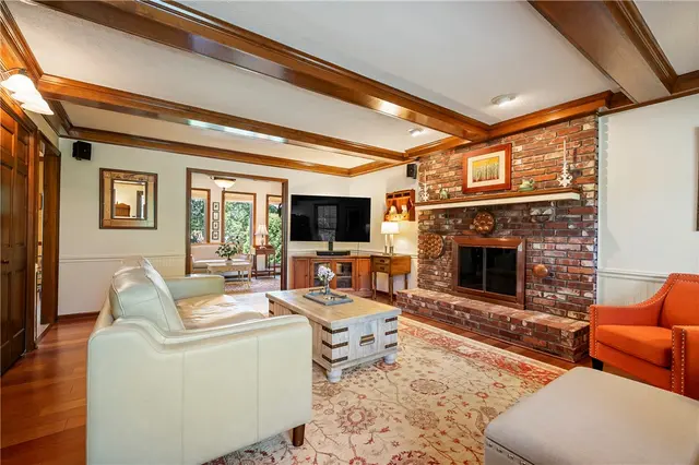 10207 Country Manor Ln gallery image 35