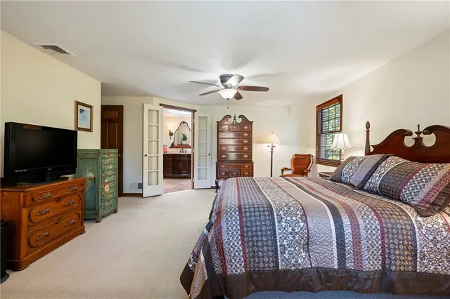 10207 Country Manor Ln gallery image 36