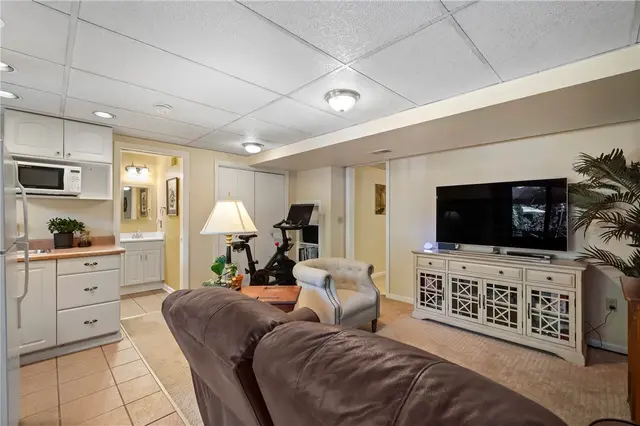 10207 Country Manor Ln gallery image 38