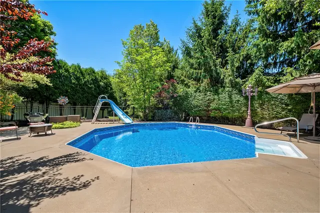 10207 Country Manor Ln gallery image 39