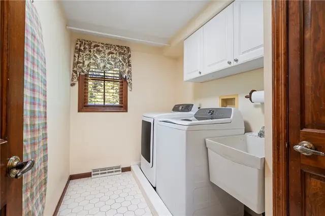 10207 Country Manor Ln gallery image 40
