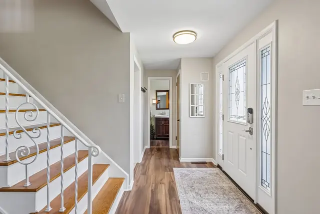 1021 Balmoral DRIVE gallery image 8