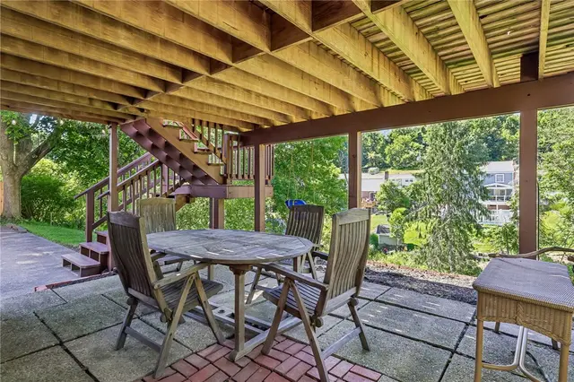 1021 Balmoral DRIVE gallery image 10