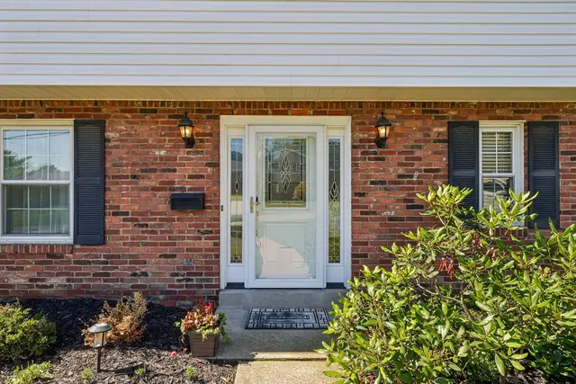 1021 Balmoral DRIVE gallery image 18