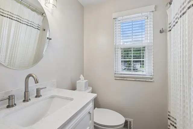 1021 Balmoral DRIVE gallery image 28