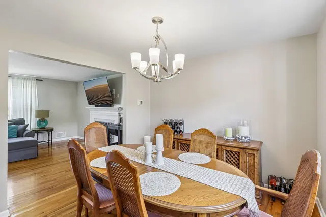 1021 Balmoral DRIVE gallery image 34