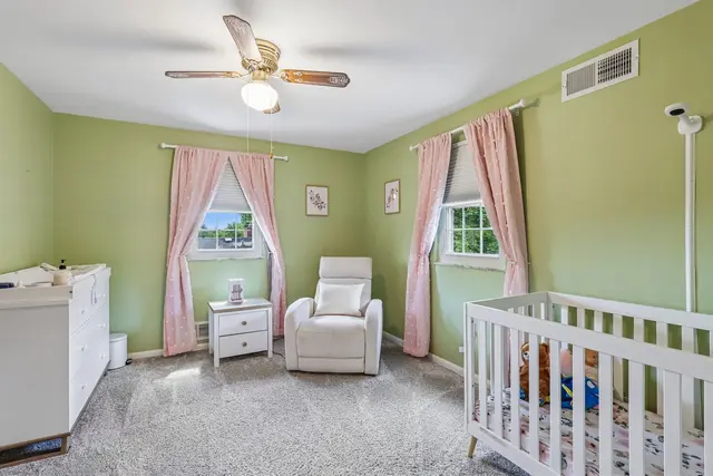 1021 Balmoral DRIVE gallery image 36