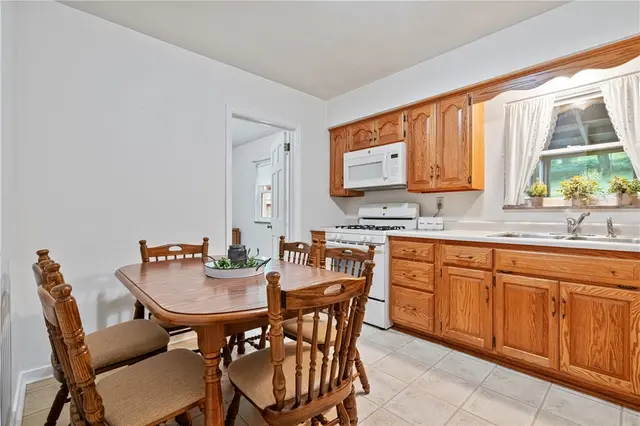 1022 Willow Dr gallery image 3