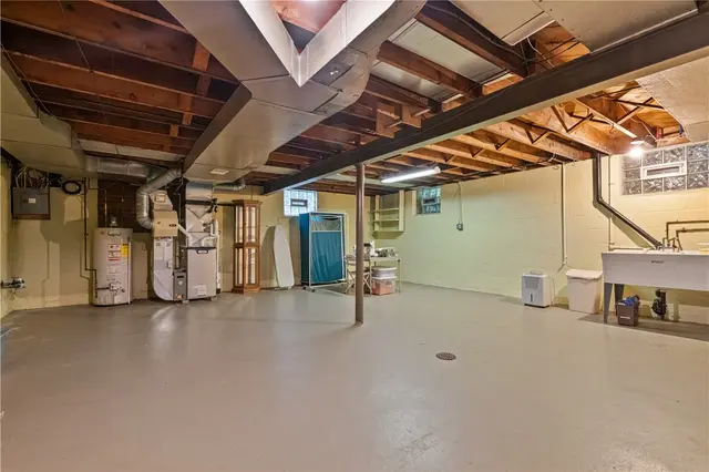 1022 Willow Dr gallery image 10