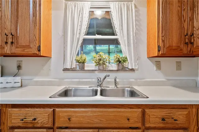1022 Willow Dr gallery image 12
