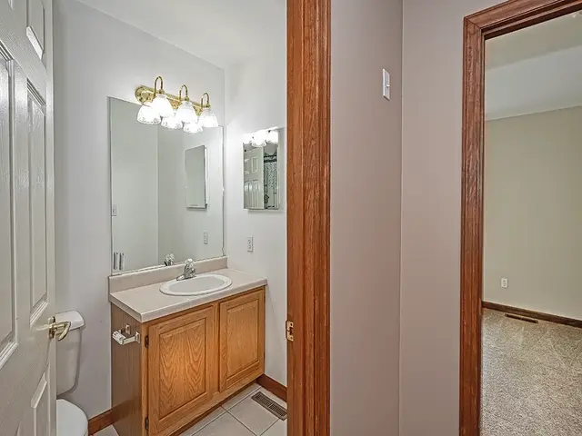 1026 S Lake Dr gallery image 3