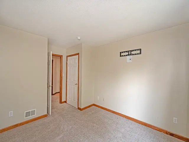1026 S Lake Dr gallery image 7