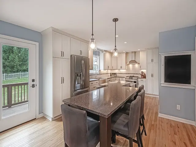 1026 S Lake Dr gallery image 8